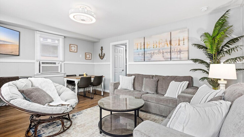 Building Photo - 228 N Dudley Ave