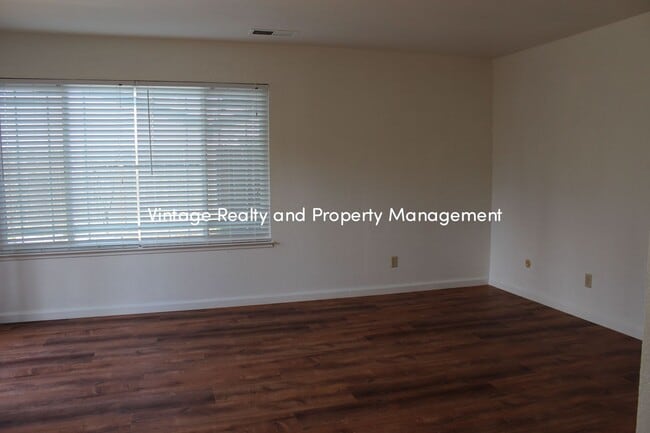 Building Photo - Available Soon! Recently Updated Very Nice...