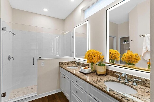 Building Photo - 10801 Sierra Vista Pl