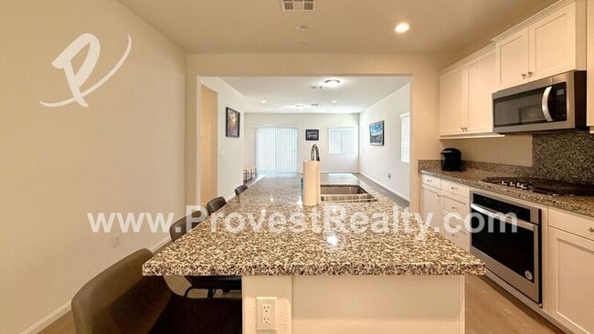 Building Photo - 10732 Quarter Horse Ave