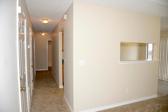 Building Photo - 645 Jerrells Ave