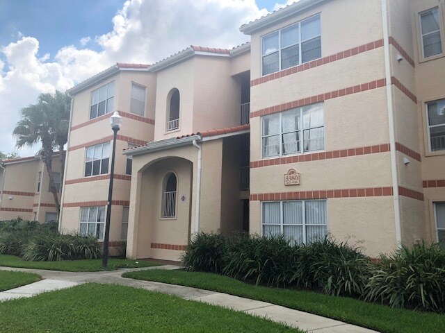 Building Photo - 3380 Pinewalk Dr N