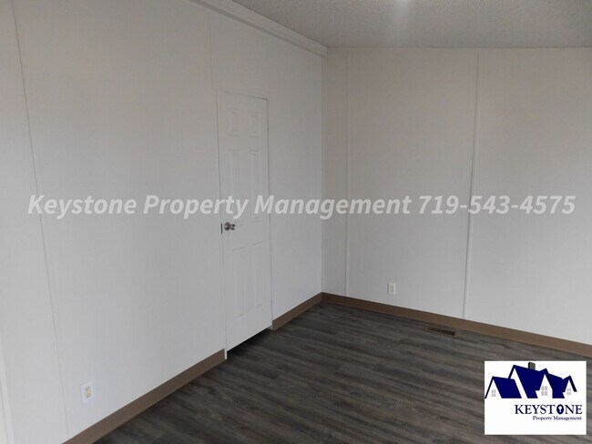 Building Photo - 710 S Walton Dr