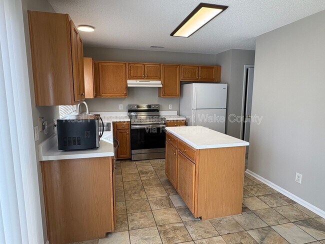 Building Photo - 9704 Erinsbrook Dr