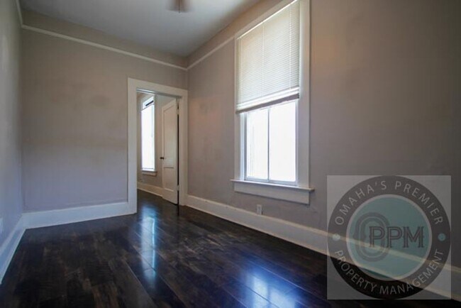 Building Photo - 2 Bed + an Office/ 1 Bath House by UNMC
