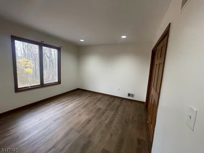 Building Photo - 306 Pleasant Valley Rd