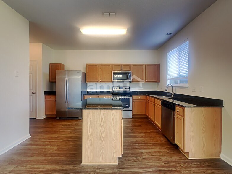 Building Photo - 75050 Ravenwood Dr
