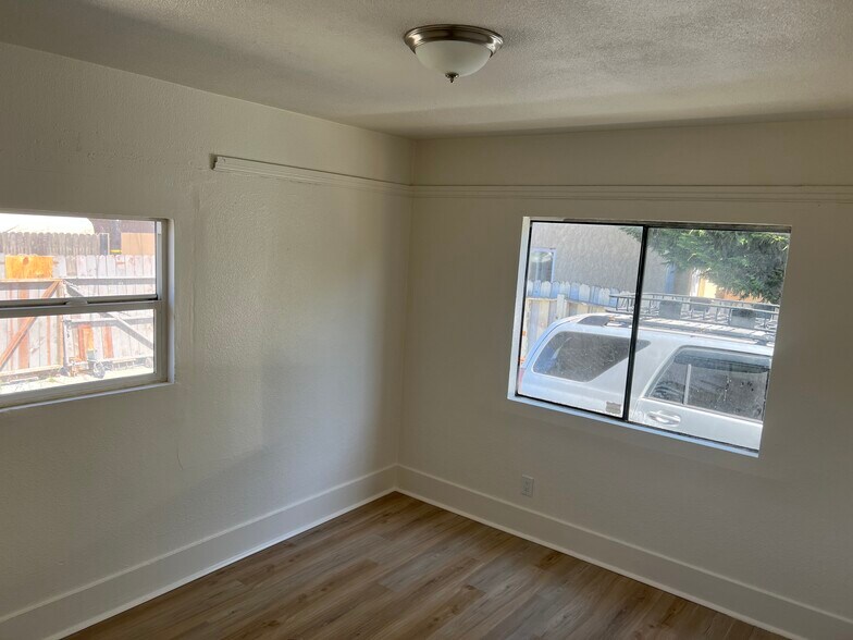 Building Photo - 649 S D St