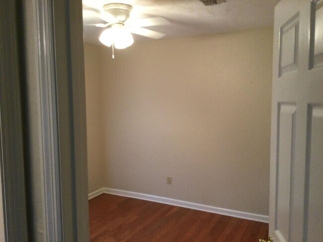 Building Photo - 4280 Riverchase Dr
