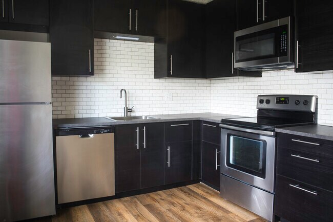 Building Photo - Harold Street Triplex