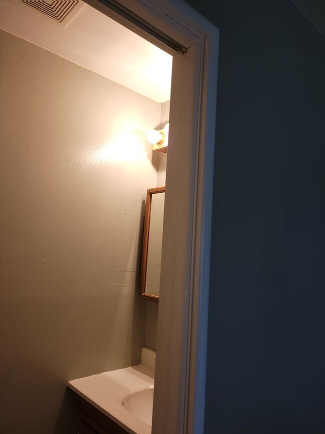 Building Photo - Adorable 3 bedroom 1.5 bathroom house for ...