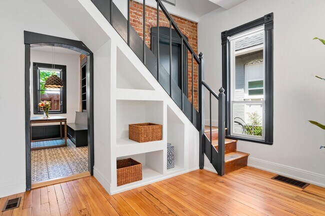 Building Photo - 469 Delaware St