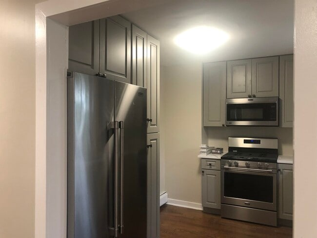 Building Photo - 18 Britton St