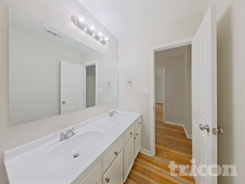 Building Photo - 2918 Tall Oaks Dr