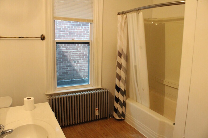 Building Photo - 1315 N George St