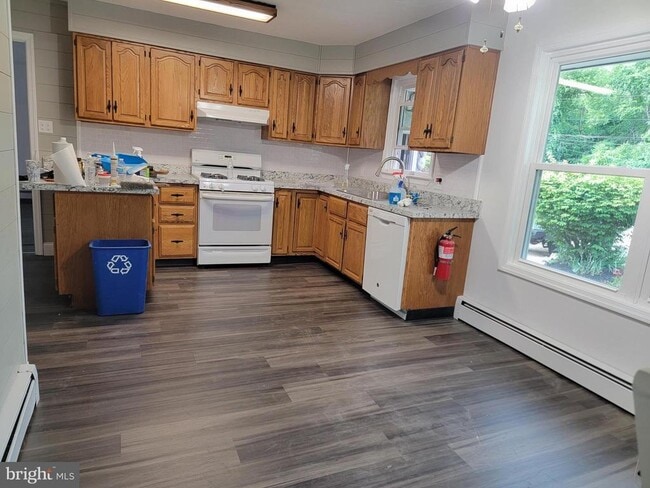 Building Photo - 1639 Perkins Ln