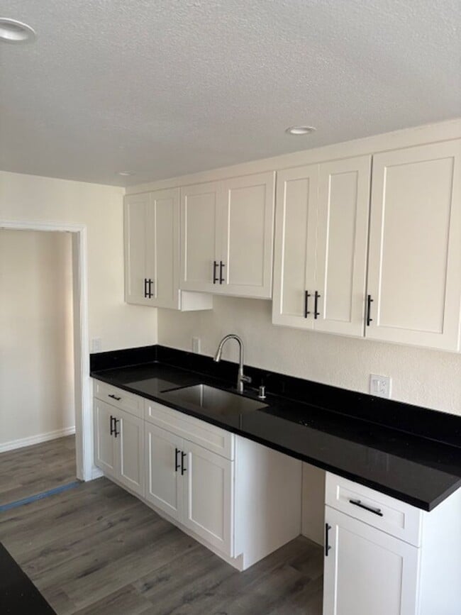 Building Photo - Newly remodeled 3 bedroom, 2 bath home.