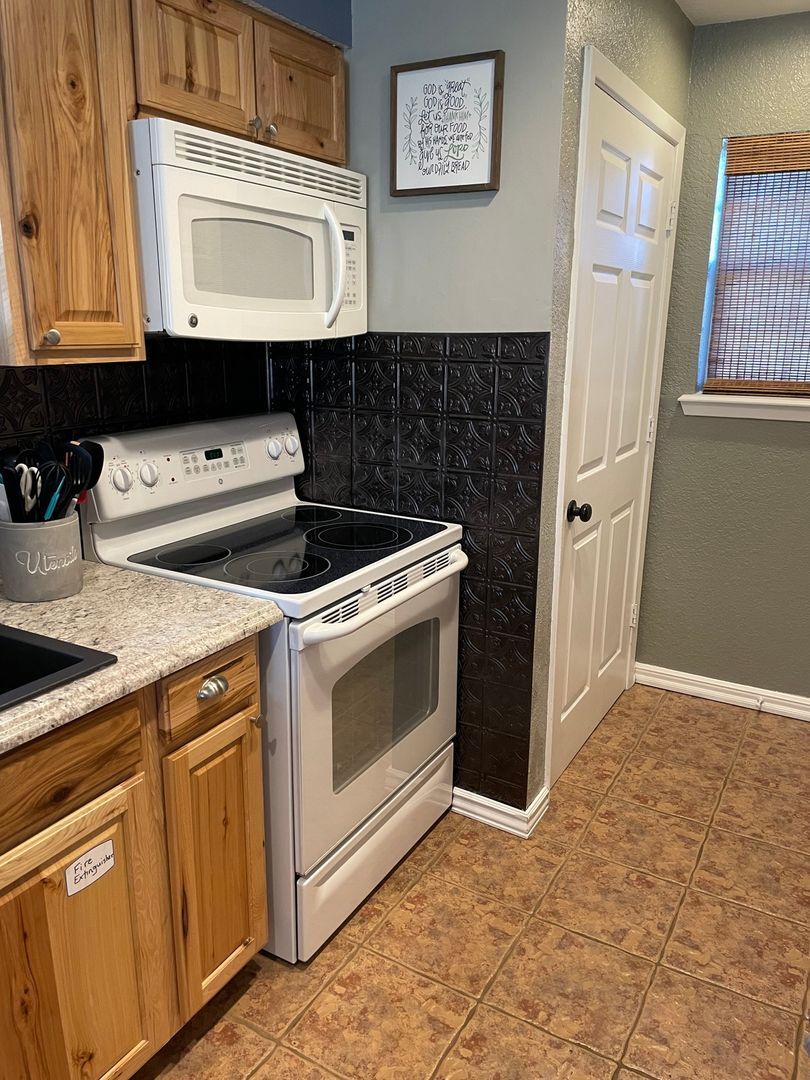 Building Photo - 140 W Rockford Dr