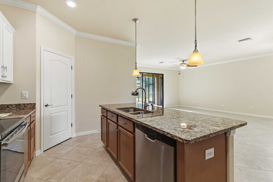 Building Photo - 7156 Marsh View Terrace