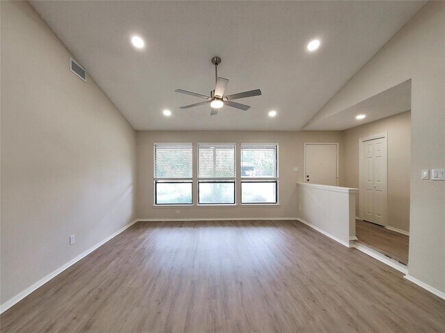 Building Photo - 9512 Meadowheath Dr