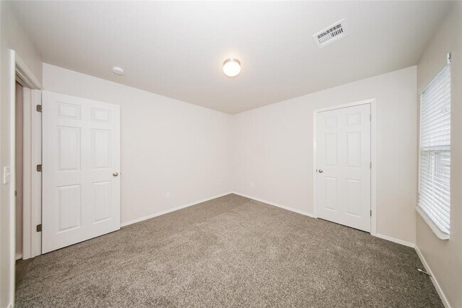 Building Photo - 7601 Lipizzan Rd