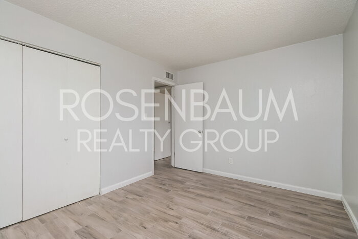 Building Photo - 1050 W University Dr