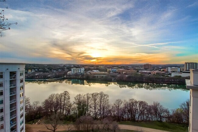 Building Photo - 54 Rainey St