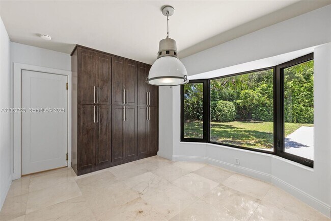 Building Photo - 15221 SW 82nd Ave