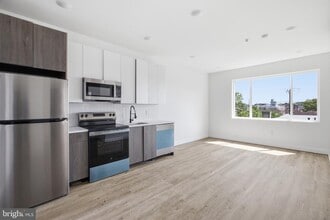 Building Photo - 613 Brooklyn St