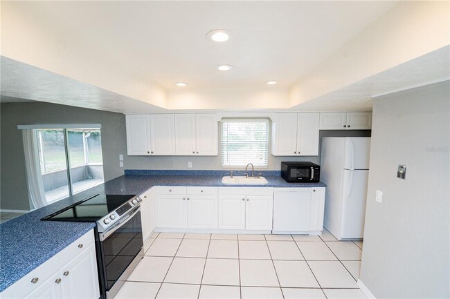 Building Photo - 150 Lady Susan Ct