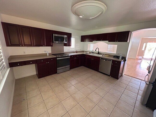 Building Photo - Beautiful 5 Bedroom 3.5 Bath House in Lihue