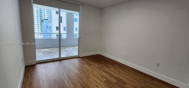 Building Photo - 170 SE 14th St