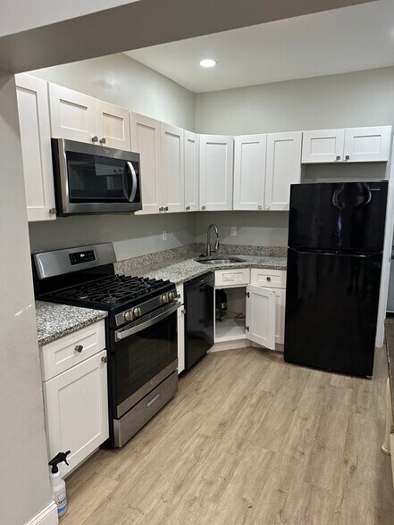 new kitchen and appliances - 6020 Kershaw St