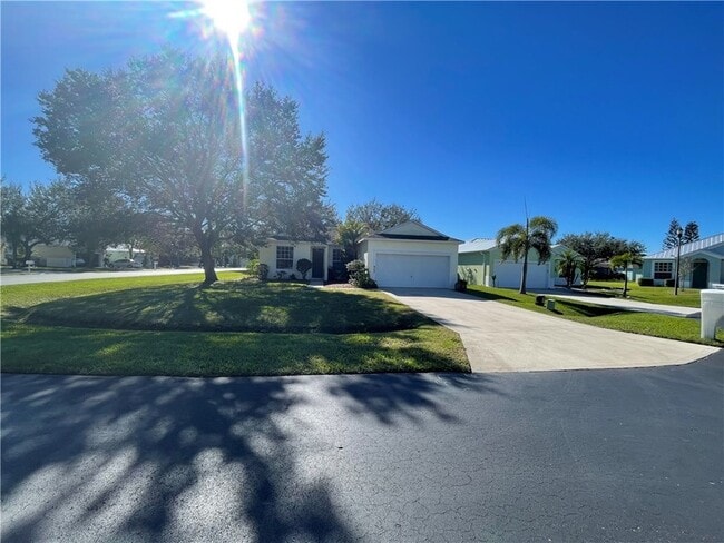 Building Photo - 865 10th Dr