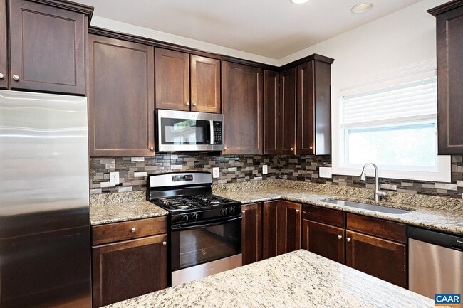 Building Photo - 2135 Saranac Ct
