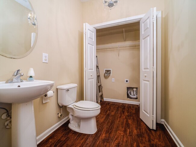Building Photo - 7020 Somerset Springs