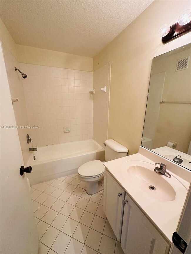 Building Photo - 1320 SE 31st Ct