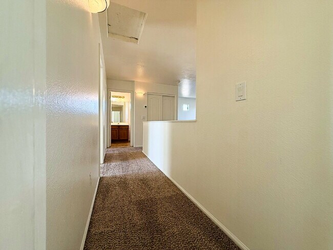 Building Photo - Spacious & Stylish in the Heart of Surprise!