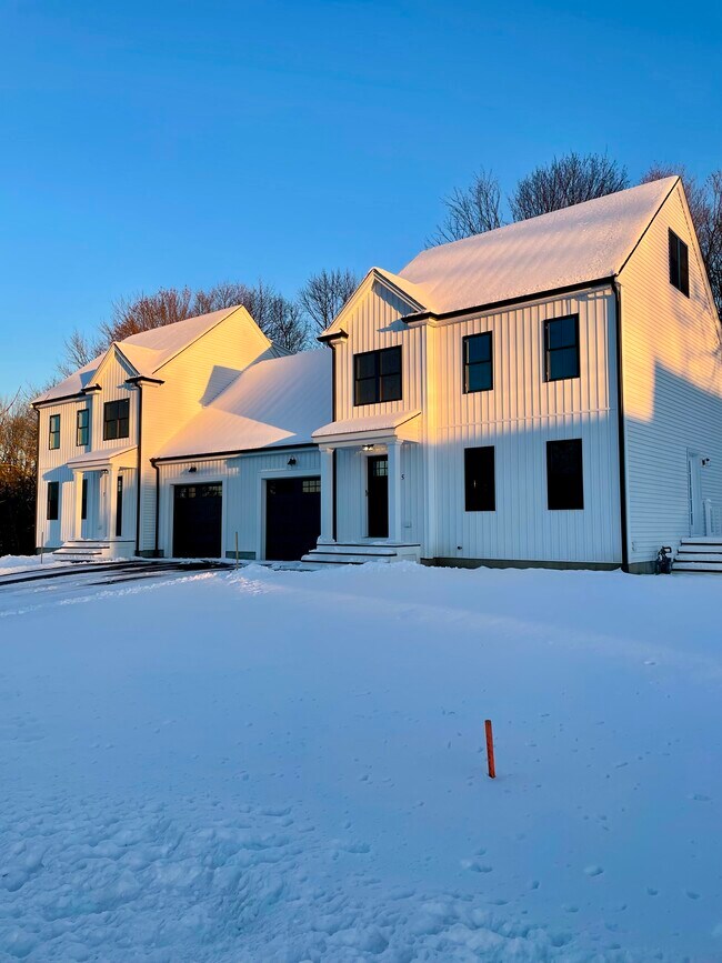 Building Photo - 13 Firefly Ln