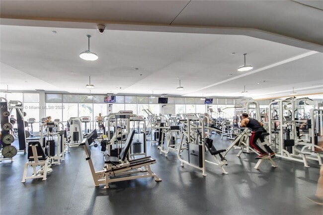 Building Photo - 1000 West Ave