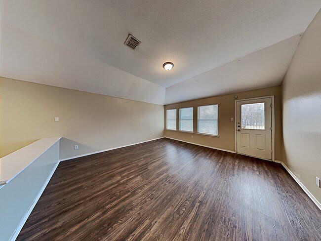 Building Photo - 1910 Temper Lane