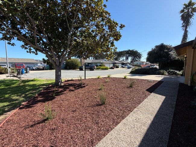 Building Photo - Lovely home in Marina available March 16, 2026!