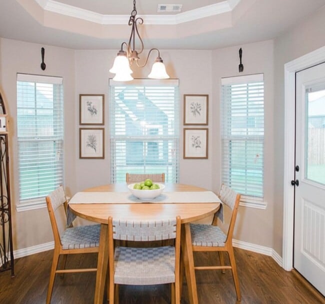 Building Photo - Stunning home with a large fenced yard