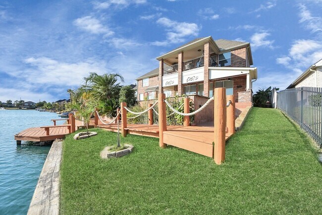 Building Photo - 17859 Camp Cove Dr