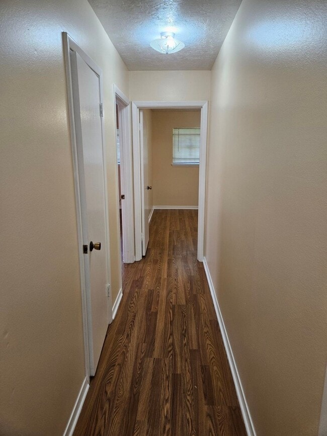 Building Photo - 1585 Auburn Dr