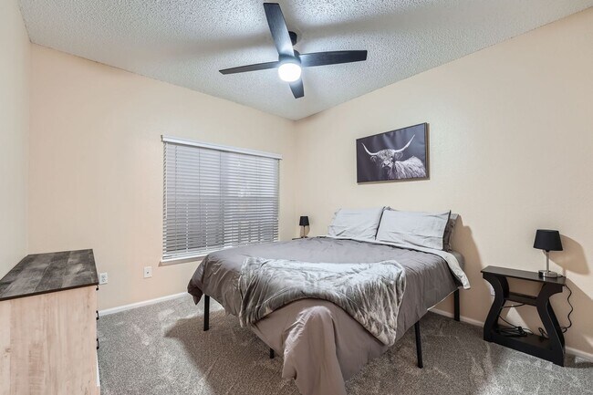 Building Photo - 7430 Singing Hills Dr