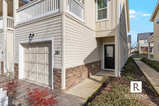 Building Photo - Gorgeous End Unit Townhome in The Heart of Historic Jacksonville!