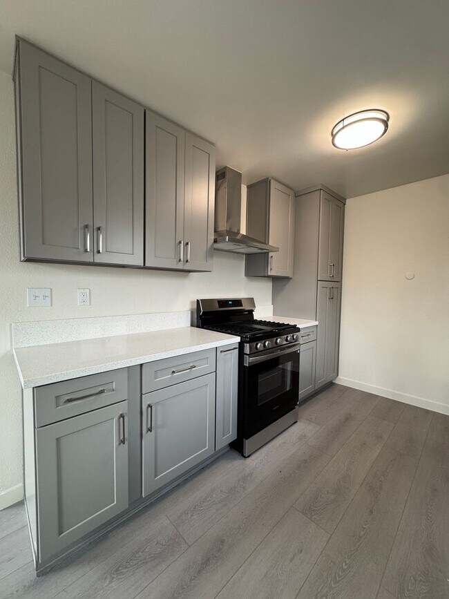 Building Photo - 3540 & 3540 1/2 6th St