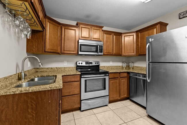 Building Photo - Bright & Cozy 2-Bedroom Townhouse with Solar Panels – Virginia Beach