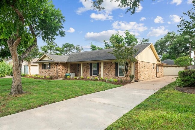 Building Photo - 1810 Droxford Dr